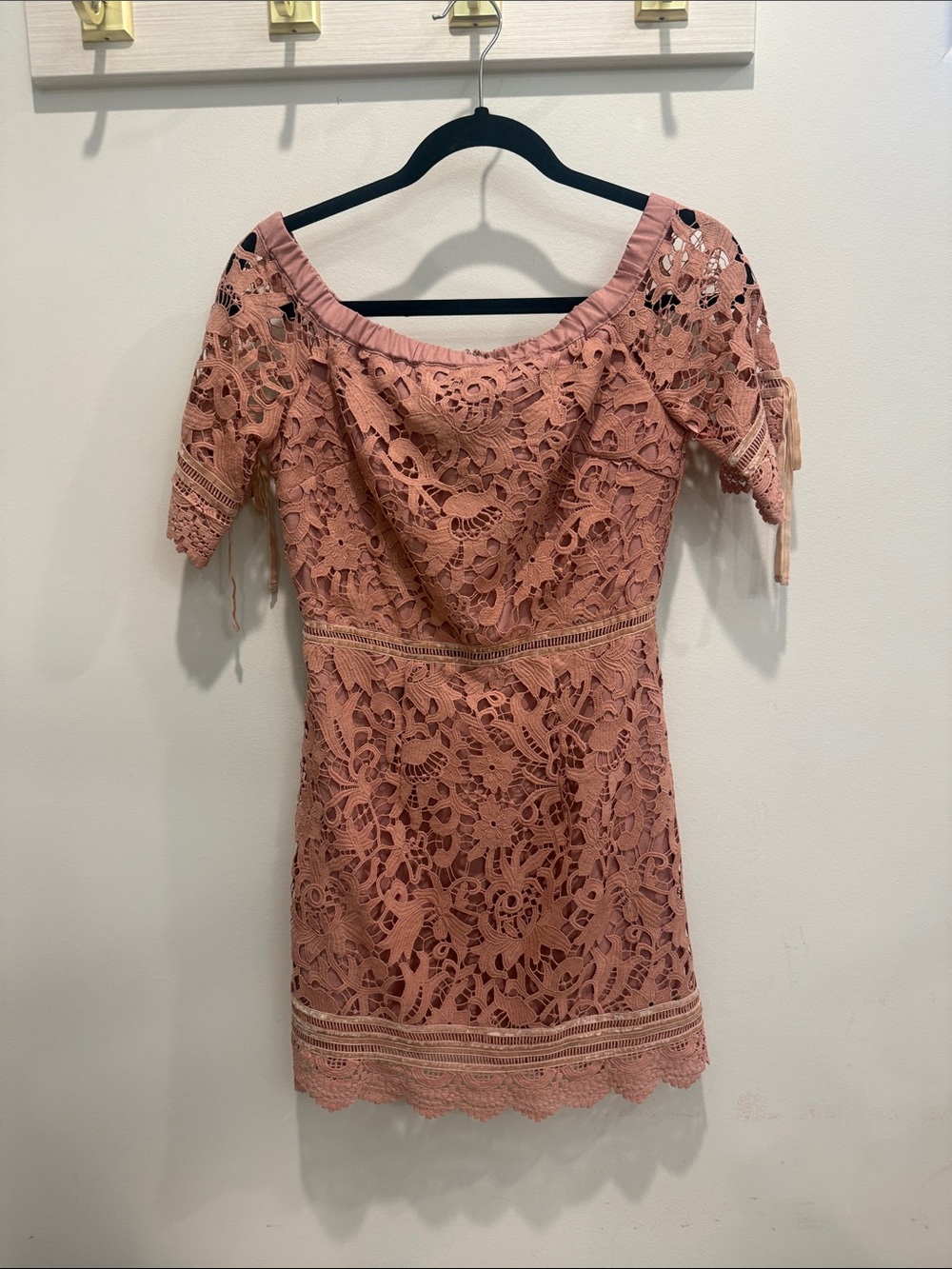 Small - J.O.A. Dusty Rose Lace Off-Shoulder Tunic